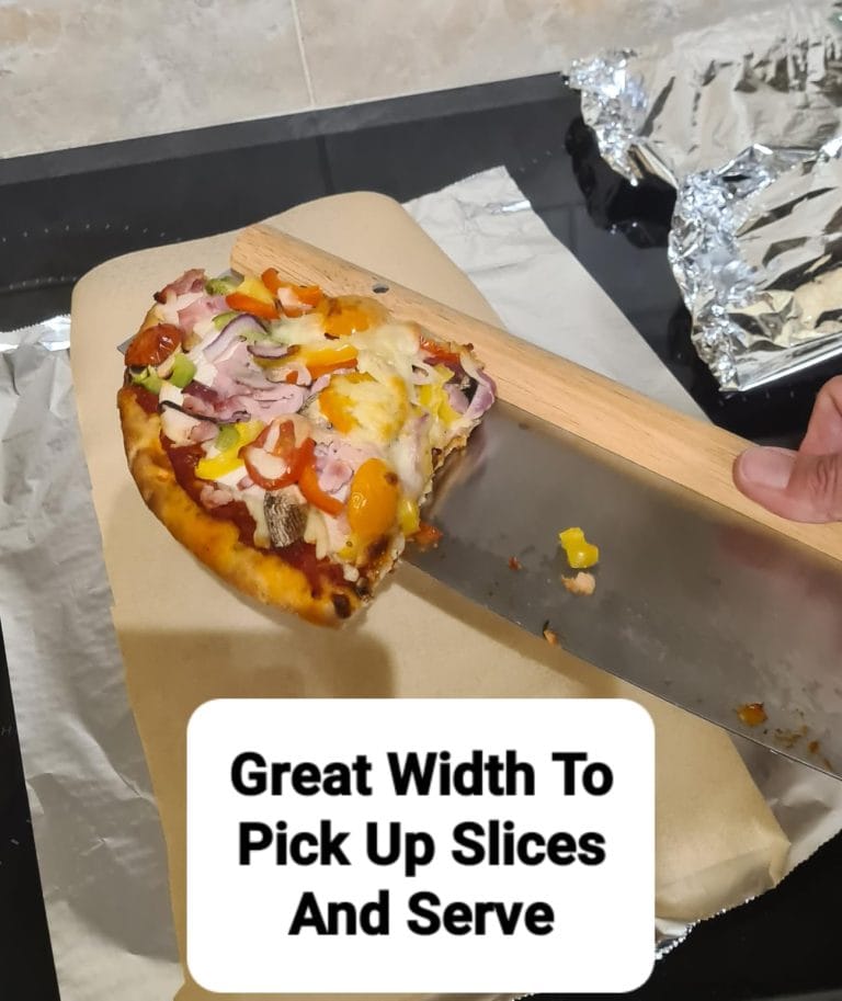 Review of OakChef 32cm Stainless Steel Pizza Rocker Cutter with Wooden Handle by Teresa